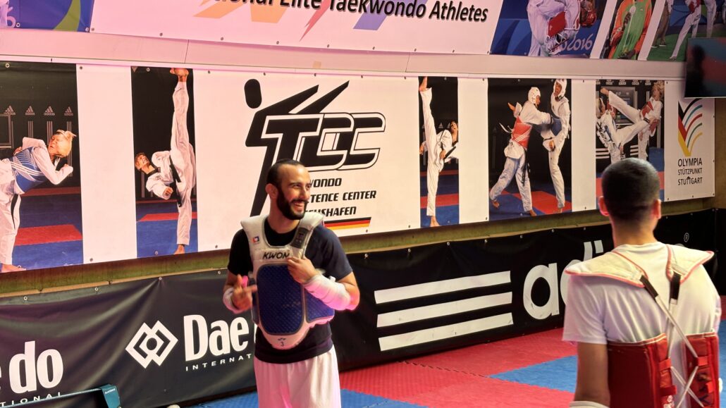 Taekwondo-Athlet Kasra Mehdipournejad beim Training