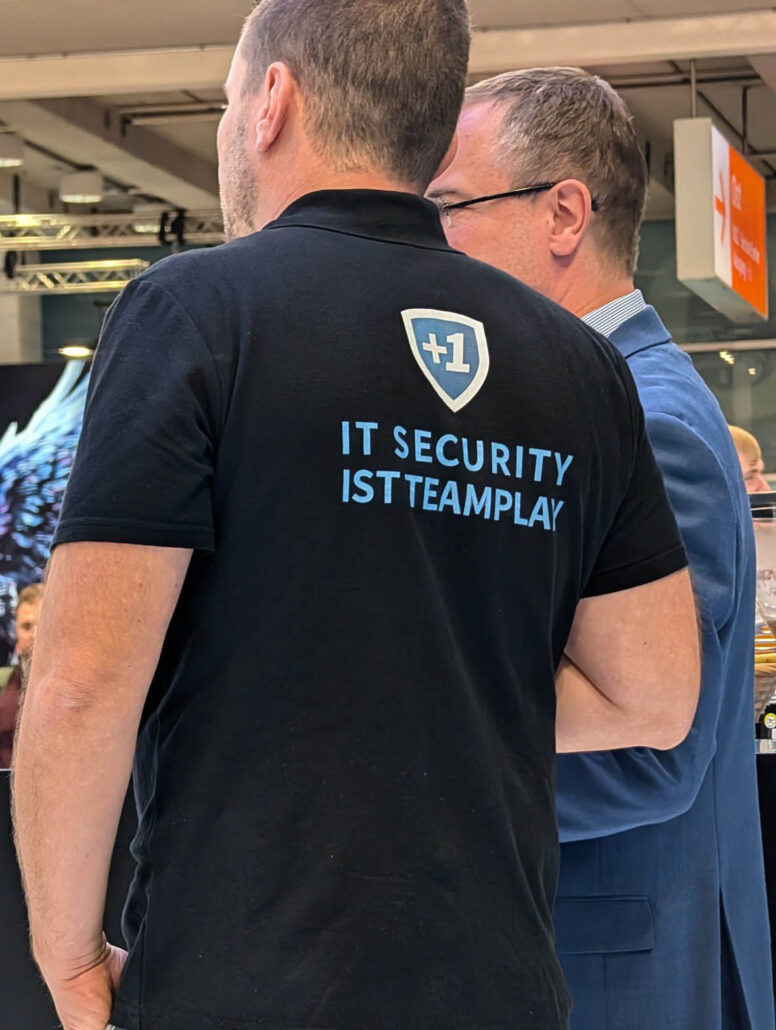 T-Shirt von G DATA mit der Aufschrift "IT-Sicherheit ist Teamplay"