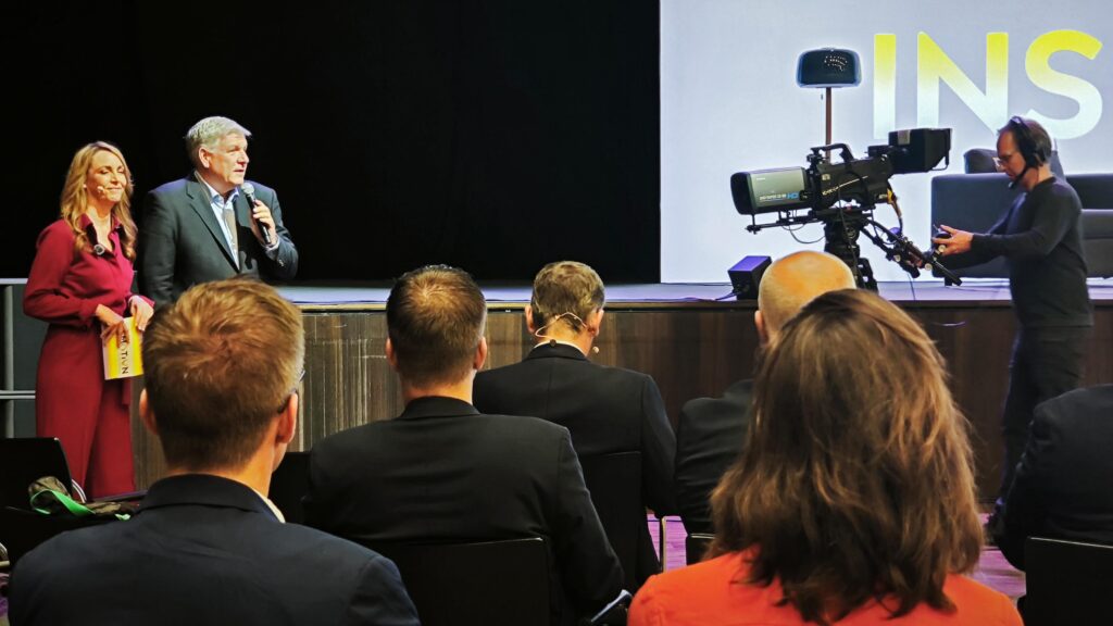 Thomas Fell, Geschäftsführer von GS1 Germany GmbH, eröffnete gemeinsam mit Moderatorin Ute Soldierer am Mittwoch das Event.