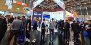 Volles Haus auf der it-sa 2022: Gedränge auf den Gängen vor dem Messestand der G DATA CyberDefense AG.